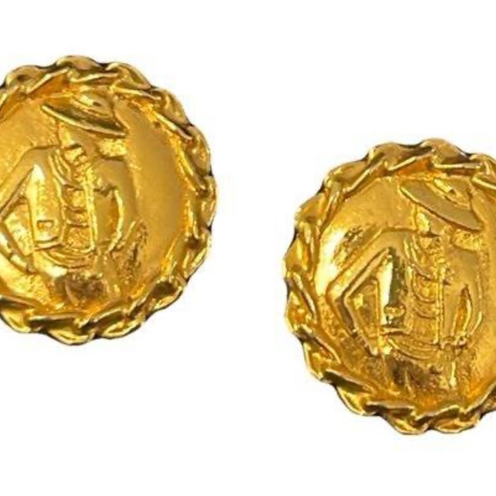 Vintage CHANEL Mademoiselle clip on earring